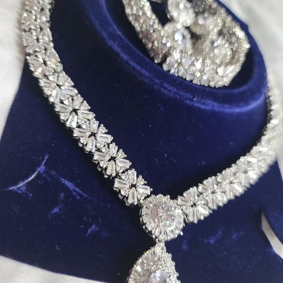 Silver necklace set - Picture 3 of 4